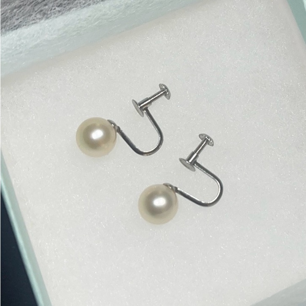 Elegant Platinum pearl earrings